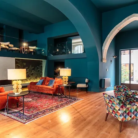 לינה וארוחת בוקר Dear - Gallery House 4*