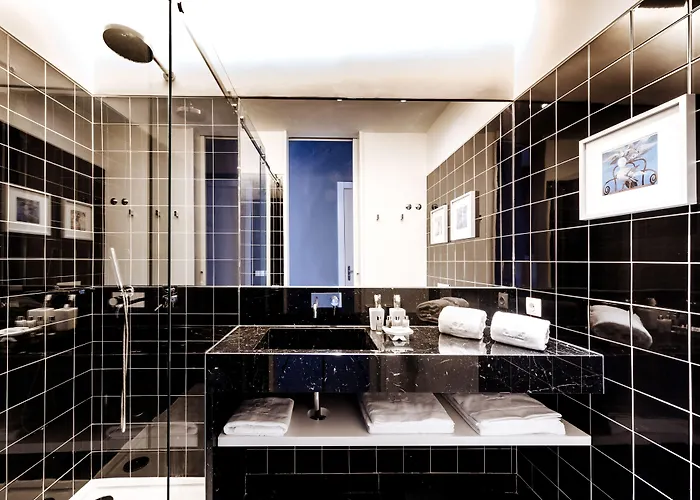 Dear - Gallery House